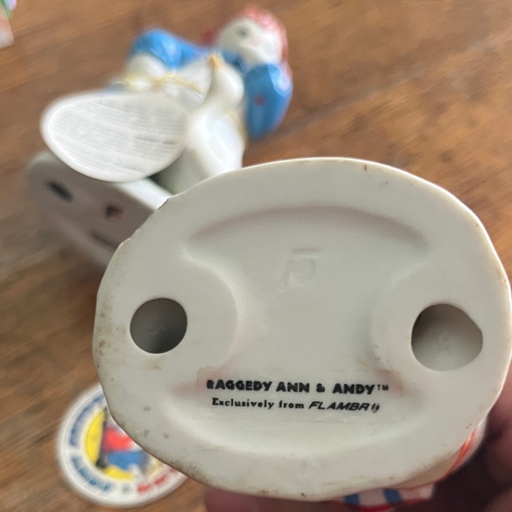Vtg FLAMBRO Raggedy Ann & Andy Ceramic Figurine | Licensed FLAMBRO Macmillan '87 - Picture 7 of 7